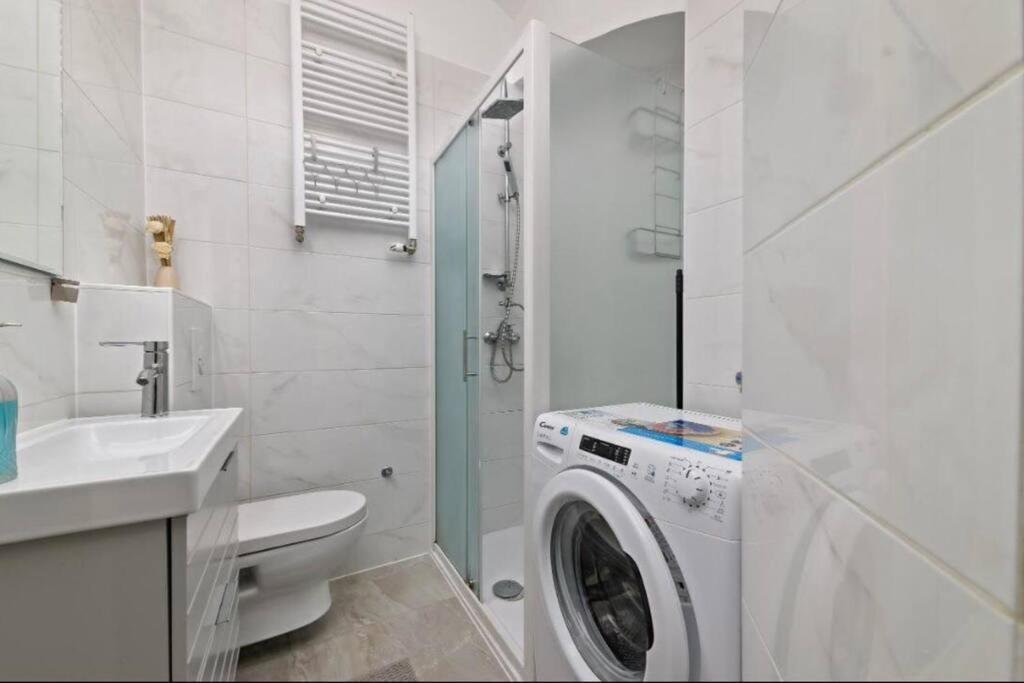 One Downtown Apartment ซาเกร็บ ภายนอก รูปภาพ