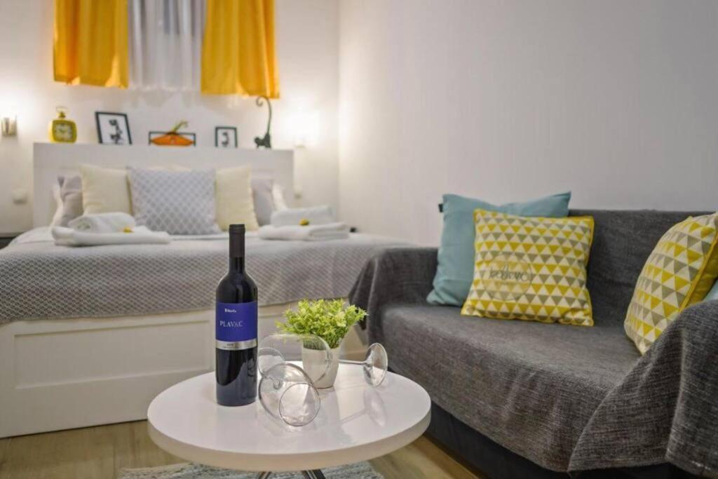 One Downtown Apartment ซาเกร็บ ภายนอก รูปภาพ